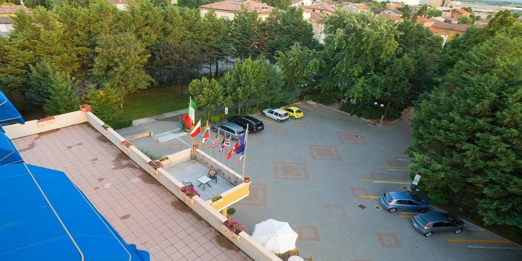 Valdenza Hotel Campegine Екстер'єр фото