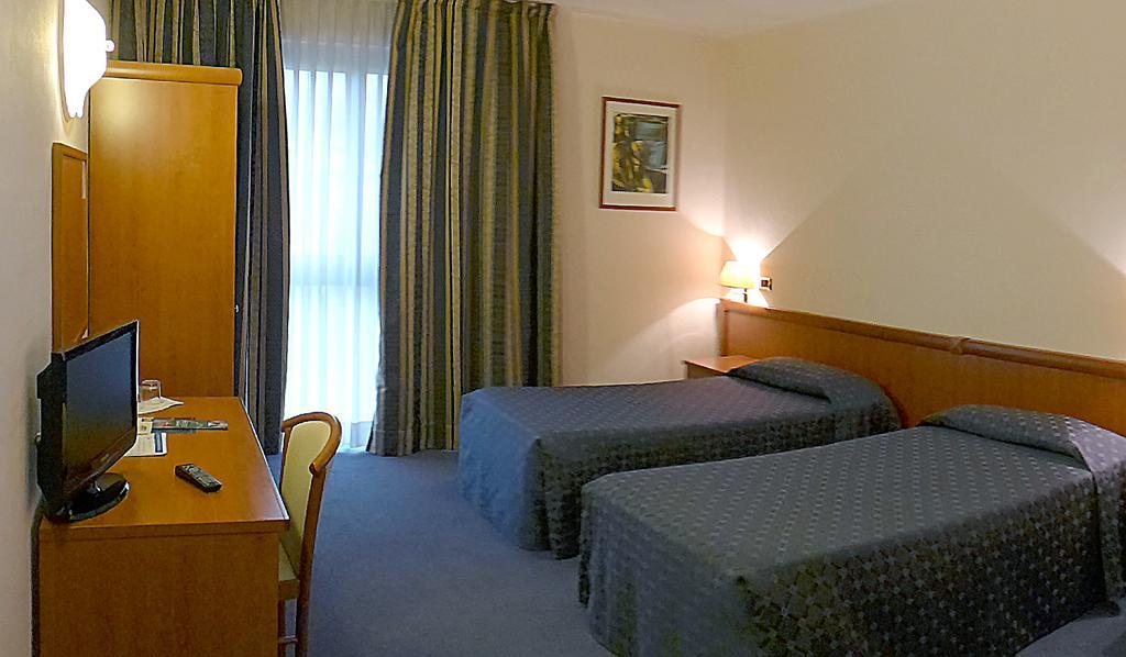 Valdenza Hotel Campegine Екстер'єр фото