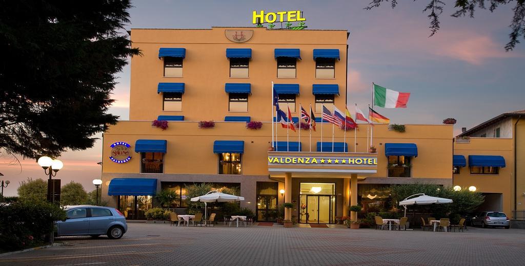 Valdenza Hotel Campegine Екстер'єр фото