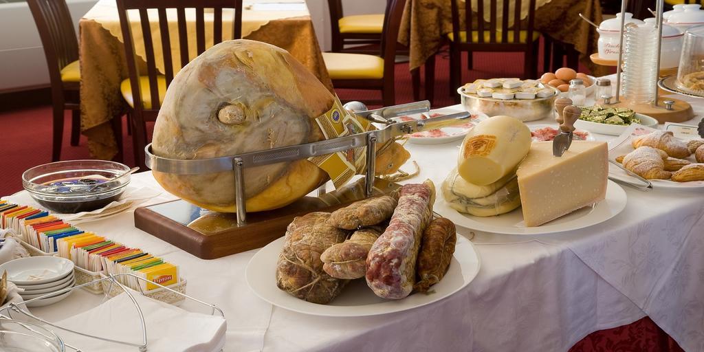 Valdenza Hotel Campegine Екстер'єр фото