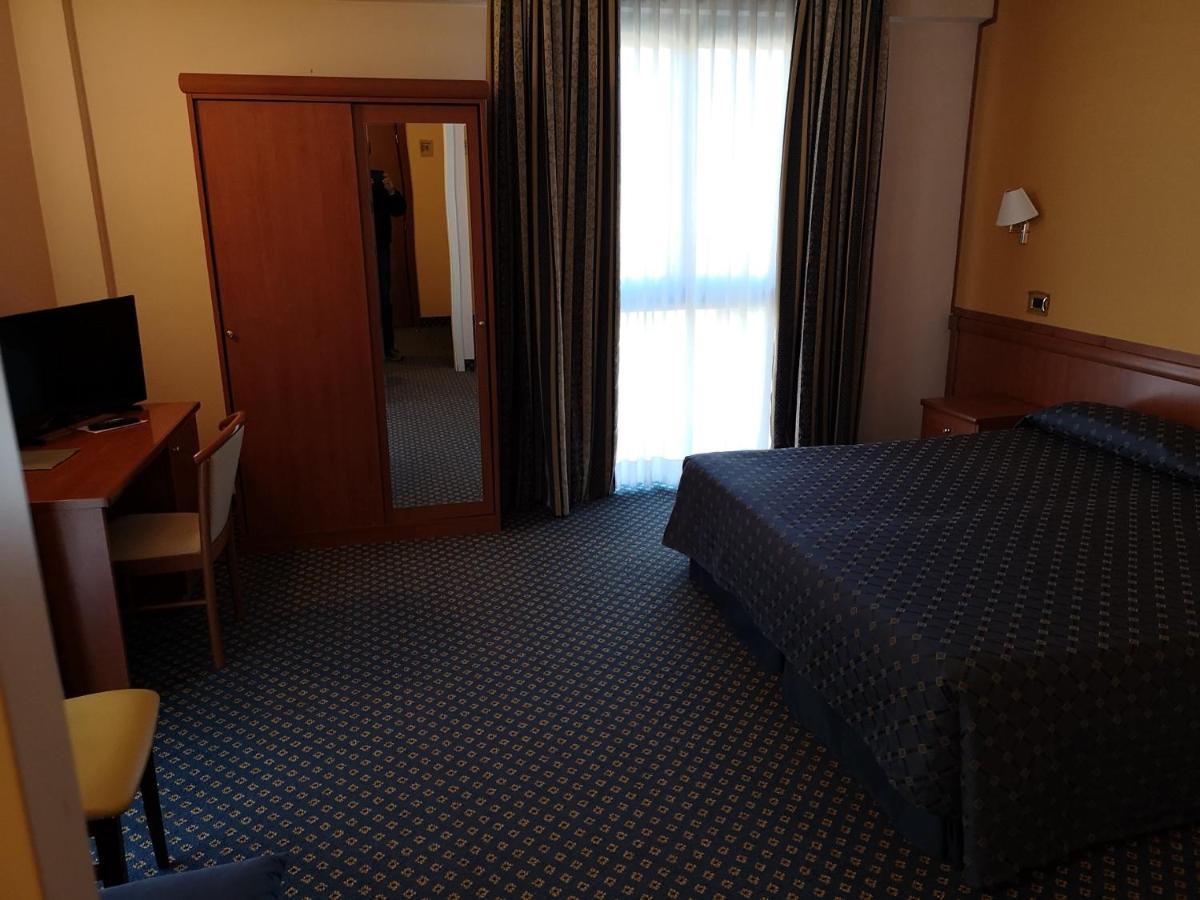 Valdenza Hotel Campegine Екстер'єр фото